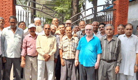 समस्याओं का समाधान न होने पर रिटायर्ड श्रमिकों ने जताया रोष