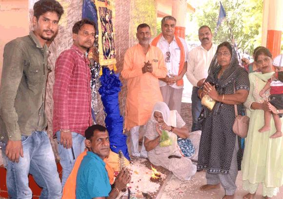तीसरे दिन भी लाखों श्रद्धालुओं ने म्हाड़ी पर चढ़ाया प्रसाद व निशान