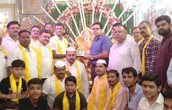 शोभायात्रा निकालकर किया गणेश प्रतिमा का विसर्जन