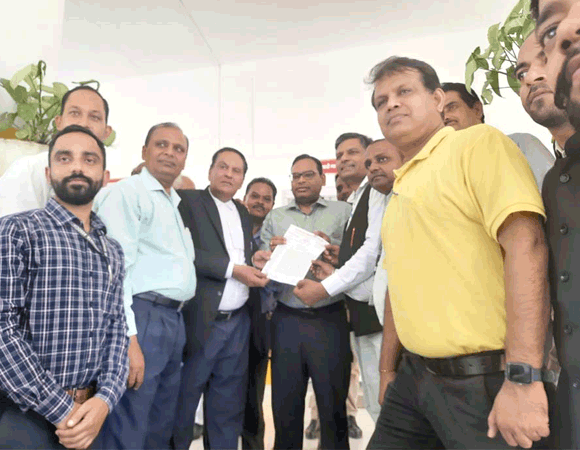 हाईकोर्ट बैंच की मांग को लेकर अधिवक्ताओं ने सौंपा ज्ञापन