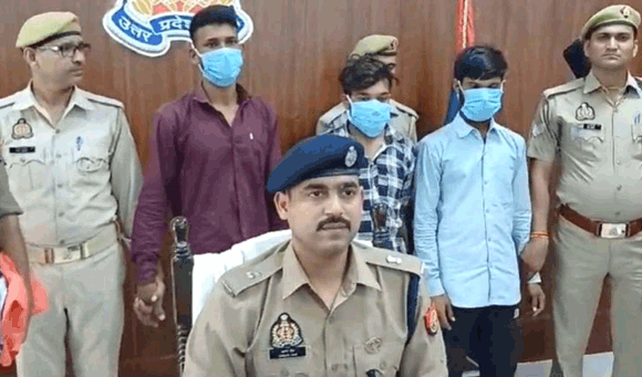 पुलिस ने मुठभेड़ में दबोचे तीन शातिर लुटेरे, लूट का सामान बरामद