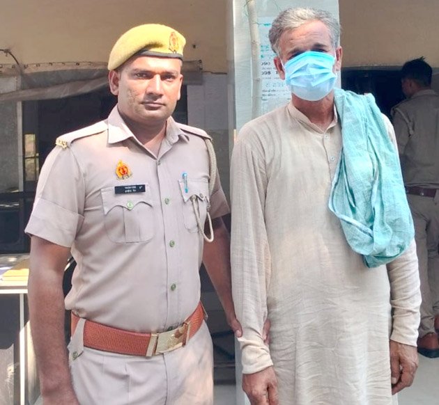 सहारनपुर में बेहट पुलिस द्वारा पकड़ा गया स्मैक तसकर।