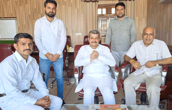 स्मार्ट सिटी के नाम पर खोदी गई सड़कों से परेशान है जनता: चौधरी इंद्रसैन