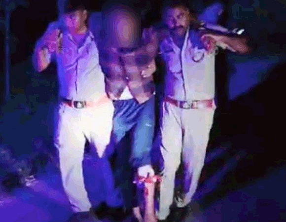 Saharanpur: गौकशों के साथ पुलिस की मुठभेड़, गौकश के पैर में लगी गोली