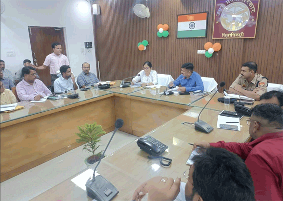 डीएम ने आईजीआरएस पर प्राप्त शिकायतों के निस्तारण के सम्बन्ध में की बैठक