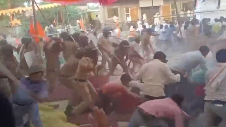 महाराष्ट्र में मराठा आरक्षण आंदोलन के दौरान भड़की हिंसा, प्रदर्शनकारियों और पुलिस के बीच झड़प