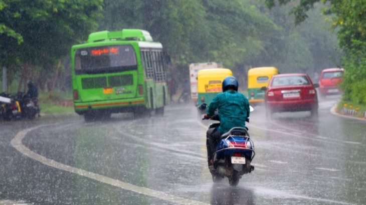 बारिश के बाद सुहाना हुआ दिल्ली का मौसम, उमसभरी गर्मी से मिली राहत, कल भी बरसेंगे बदरा