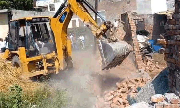 निगम ने नूर बस्ती में मुक्त करायी दो करोड़ की जमीन