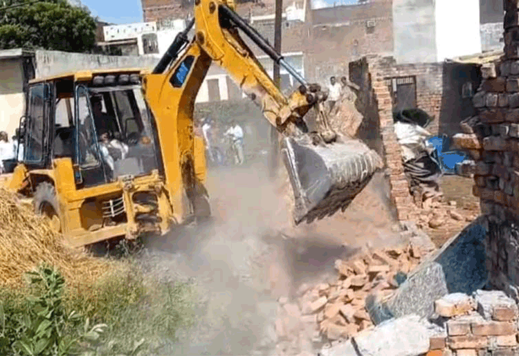 निगम ने नूर बस्ती में मुक्त करायी दो करोड़ की जमीन