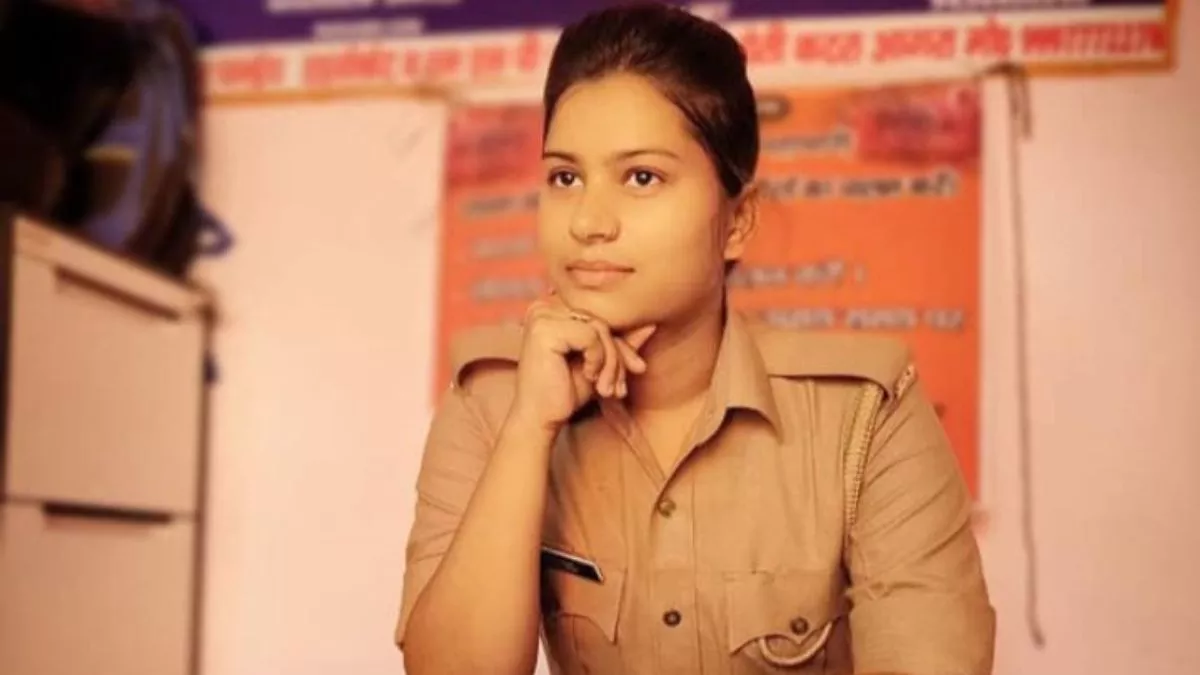 UP Police के बाबू ने नियम रखे ताक पर; ‘रिवाल्वर गर्ल’ प्रियंका मिश्रा को फिर बनाया आरक्षी, दो दिन में बर्खास्त