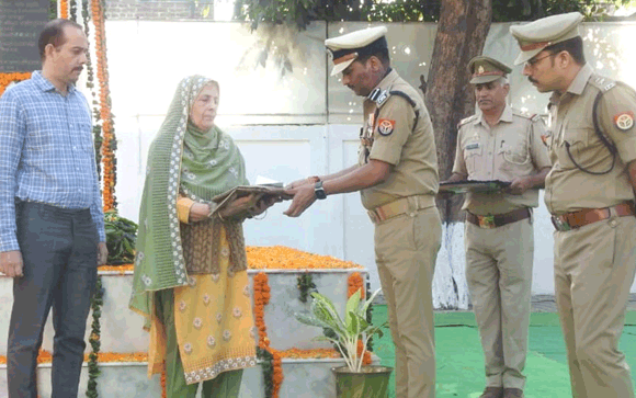 मिशन शक्ति अभियान के तहत स्कूली छात्राओं को किया अधिकारों व सुरक्षा के प्रति जागरूक