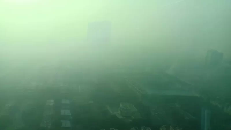 दिवाली से पहले ‘जहरीली’ हुई दिल्ली-NCR की हवा, ‘बहुत खराब’ श्रेणी में पहुंचा AQI; वातावरण में छाई धुंध की चादर
