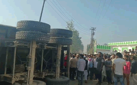 खनन से भरे डम्पर की चपेट में आकर साइकिल सवार छात्र गंभीर घायल