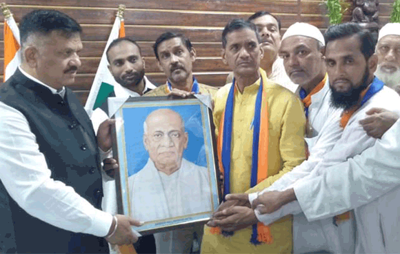 अपना दल एस व सपाइयों ने मनाई स. पटेल की जयंती