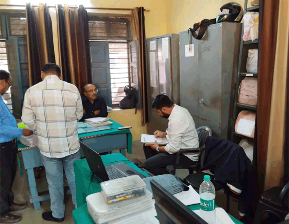 उपजिलाधिकारी ने अवैध खनन मे लगे वाहन पकडकर पुलिस को सोंपे