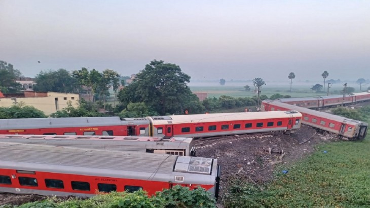 Bihar Train Accident: बक्सर में नॉर्थ ईस्ट एक्सप्रेस पटरी से उतरी, 4 लोगों की मौत और कई घायल