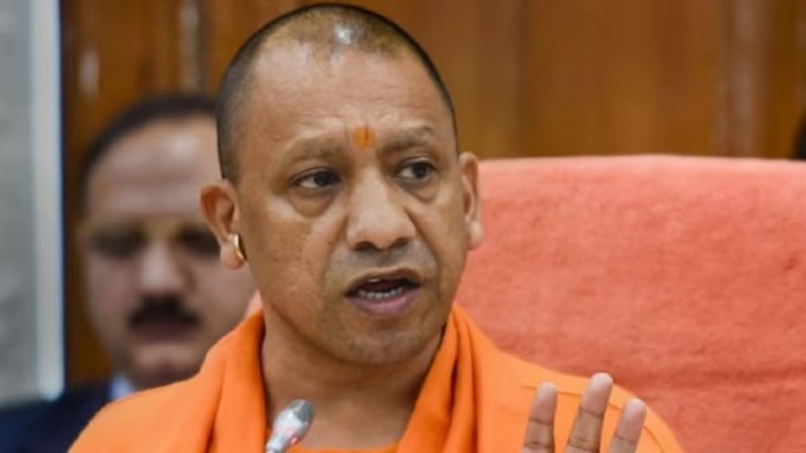 सीएम योगी की अधिकारियों को दो टूक, कहा- समय से पहले करें हर फरियादी की समस्या का समाधान
