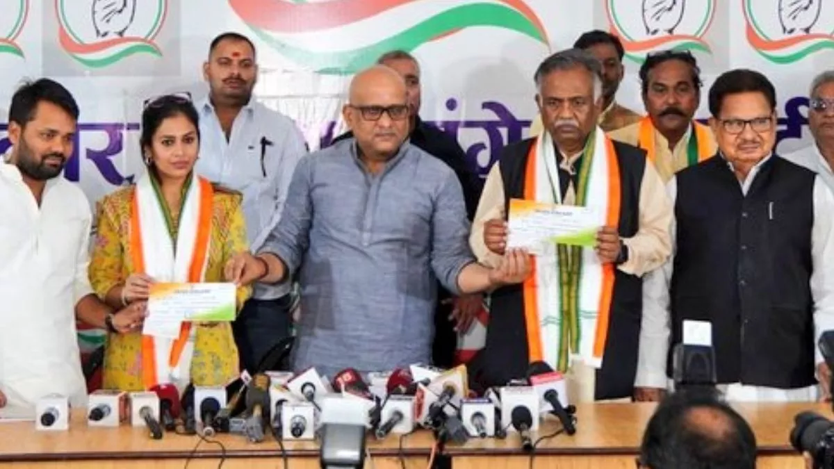 पूर्व सांसद रवि वर्मा ने बेटी संग थामा कांग्रेस का हाथ, बताया क्यों छोड़ना पड़ा सपा का साथ?