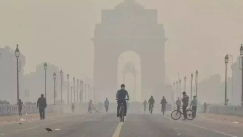 दिल्ली-एनसीआर का वायु प्रदूषण तोड़ रहा AQI का मीटर, दमघोंटू हवा में सांस लेने को मजबूर जनता