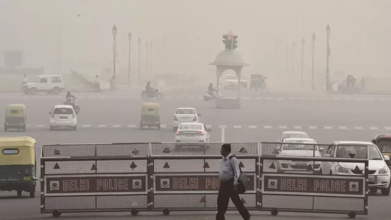 Delhi AQI Today: सांसों पर फिर मंडराया प्रदूषण का साया, NCR के कई इलाके सांस लेने लायक नहीं; जहरीली हो गई दिल्ली की हवा