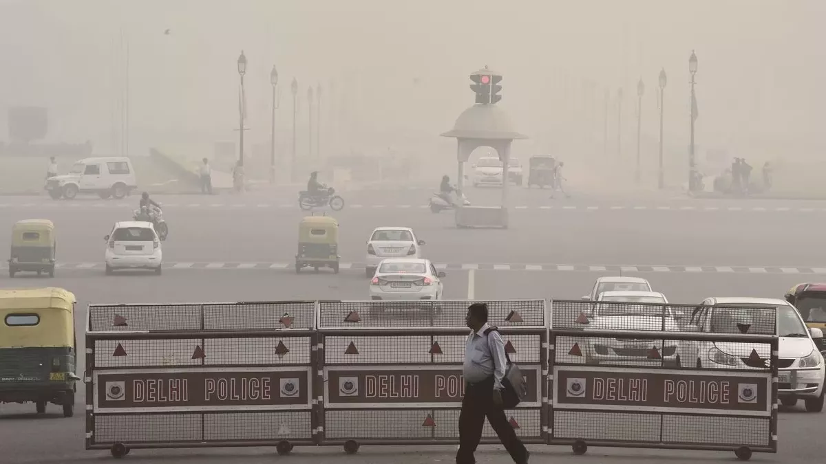 Delhi AQI Today: सांसों पर फिर मंडराया प्रदूषण का साया, NCR के कई इलाके सांस लेने लायक नहीं; जहरीली हो गई दिल्ली की हवा