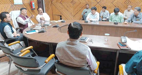 बस अड्डा शासन की सर्वोच्च प्राथमिकता में शामिल, न करें कोई लापरवाही: डॉ. दिनेश चन्द्र
