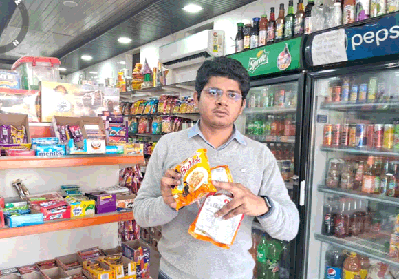उपजिलाधिकारी के नेतृत्व में छापा मारकर किए हलाल लोगो के उत्पाद जब्त