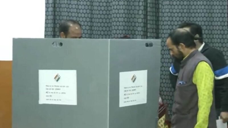 LIVE: राजस्‍थान की 199 विधानसभा सीटों पर मतदान शुरू, सीएम गहलोत, वसुंधरा राजे और सचिन पायलट समेत कई नेताओं की किस्मत होगी EVM में कैद