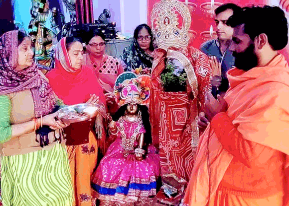 जीव के लिए प्राणदाता का साधन है तुलसी: कालेंद्रानंद