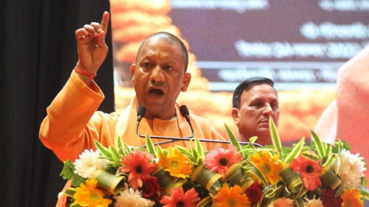 योगी के राज में विकास की रफ्तार पर यूपी, आवास से लेकर रसोई गैस तक की योजनाओं की लें पूरी जानकारी