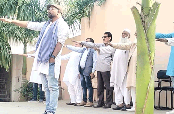 नुक्कड़ नाटक के माध्यम से नागरिकों को किया स्वच्छता के प्रति जागरूक