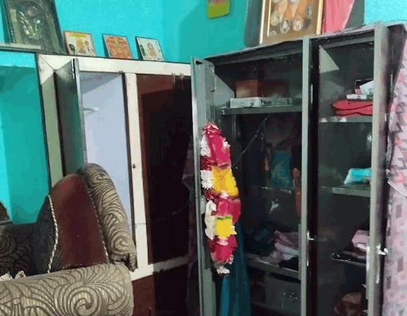 चोरों ने फिर दी नकुड पुलिस को चुनौती , एक ही रात मे भैरमउ मे पांच घरो में चोरी