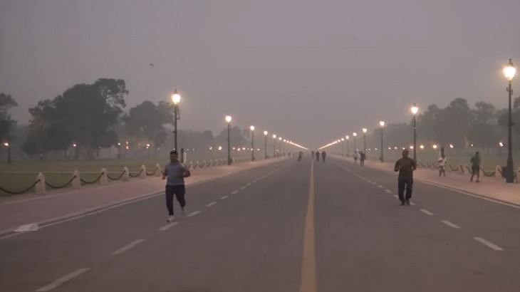 Delhi Air Pollution: दिल्ली की हवा हुई जहरीली, नोएडा में 397 पहुंचा AQI, राजधानी में डीजल बसों पर बैन