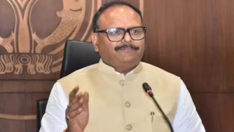 उप मुख्यमंत्री ब्रजेश पाठक के न‍िर्देश, बोले- बेड नहीं तो स्ट्रेचर-एंबुलेंस में करें इलाज, वापस न भेजें मरीज