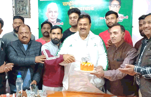 केक काटकर मनाया रालोद सुप्रीमो जयंत चैधरी का जनमदिन