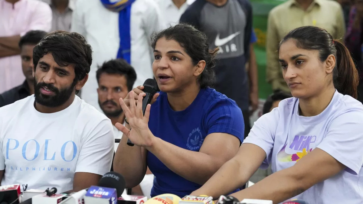 साक्षी मलिक ने किया कुश्ती छोड़ने का ऐलान, संजय सिंह के WFI अध्यक्ष बनने से नाराज
