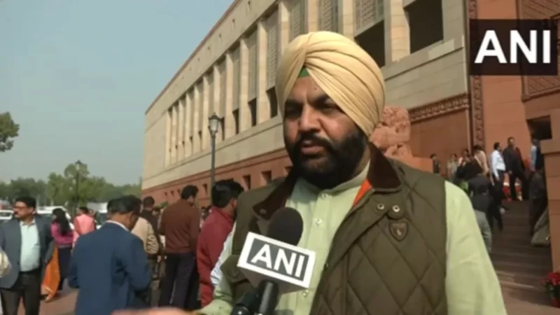 कांग्रेस के इस दिलेर सांसद ने सदन में कूदने वाले शख्स को पकड़ा, बताया कैसी थी स्थिति