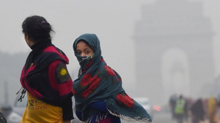 दिल्ली में पड़ने लगी ठिठुरन वाली ठंड, कश्मीर में शून्य से नीचे गिरा पारा, अब इन राज्यों में ओले गिरने की संभावना