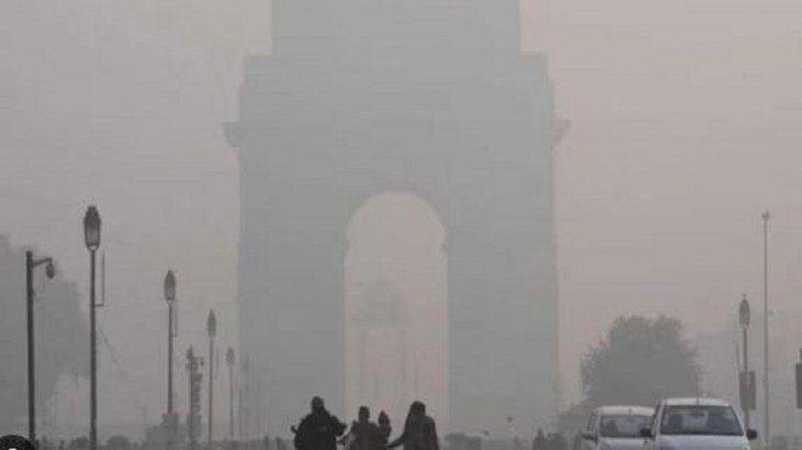 Delhi-NCR में कोहरे की चादर, तेज हवाओं से प्रदूषण हुआ कम, जानें अपडेट