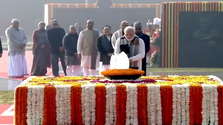 सदैव अटल स्मारक पर PM मोदी, राष्ट्रपति द्रौपदी मुर्मू समेत इन नेताओं ने दी अटल बिहारी वाजपेयी को श्रद्धांजलि
