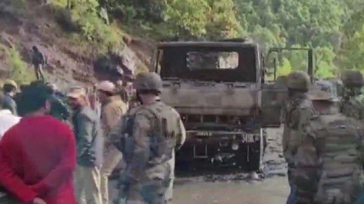 जम्मू-कश्मीर के कठुआ में सेना के ट्रक पर आतंकवादियों के हमले में 5 सैनिक शहीद, 5 घायल