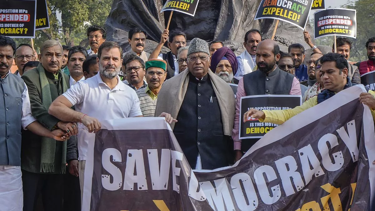 सांसदों के निलंबन के खिलाफ विपक्षी गठबंधन का देश भर में प्रदर्शन, दिल्ली में जंतर मंतर पर जुटेंगे नेता