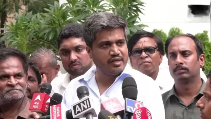 शरद पवार के पोते पर ED का शिकंजा, मनी लॉन्ड्रिंग मामले में रोहित पवार की कंपनी समेत छह जगहों पर डाली रेड