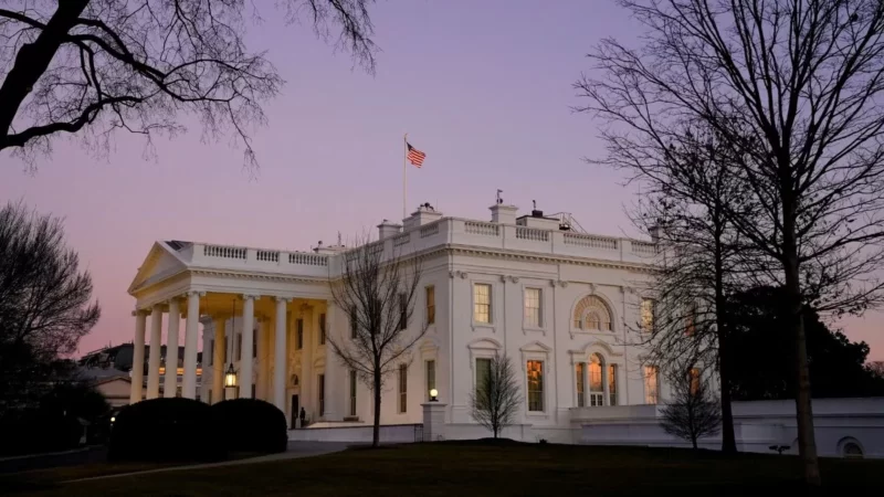 व्हाइट हाउस की सुरक्षा में लगी सेंध, परिसर के गेट से गाड़ी की जबरदस्त टक्कर; जांच में जुटी US सीक्रेट सर्विस