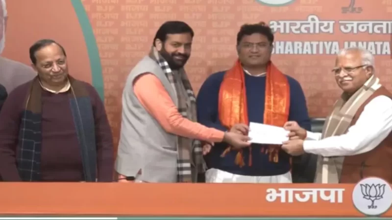बीजेपी में शामिल हुए AAP के पूर्व नेता अशोक तंवर, सीएम खट्टर की मौजूदगी में ली पार्टी की सदस्यता