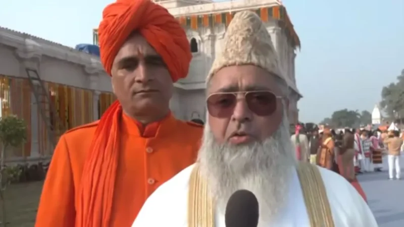 प्राण प्रतिष्ठा में राम मंदिर पहुंचे थे मौलाना, बाद में बोले- मैं यहां अपने साथ यह चीज लेकर आया था…
