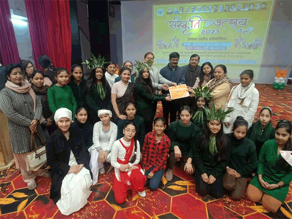 संस्कृति उत्सव 2023 के अंतर्गत जनमंच सभागार में आयोजित हुई जनपद स्तरीय प्रतियोगिता