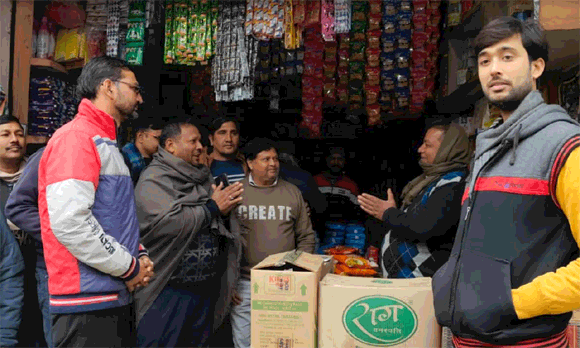पोलिथीन के खिलाफ नगर पालिका प्रशासन व व्यापारियो ने चलाया अभियान