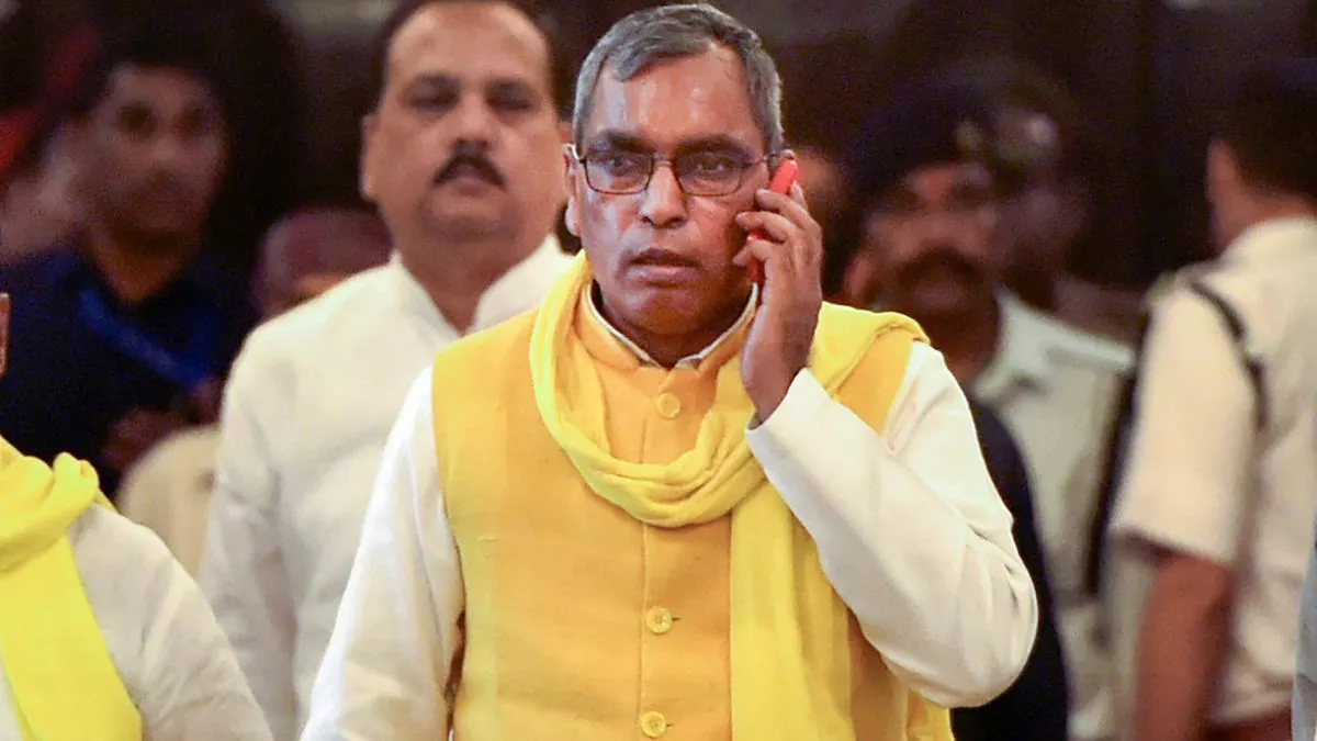‘खरमास के बाद किसी भी समय…’, ओम प्रकाश राजभर को है योगी का मंत्री बनाए जाने की उम्मीद