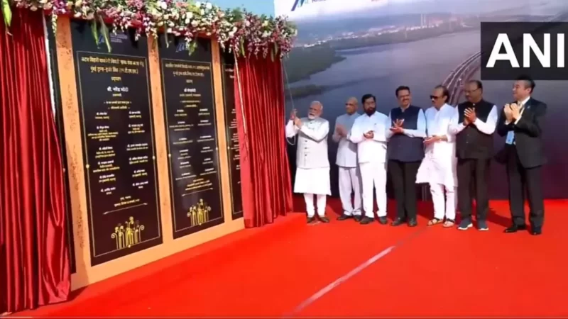 पीएम मोदी ने अटल सेतु का किया उद्घाटन, समंदर पर बना है देश का सबसे लंबा पुल